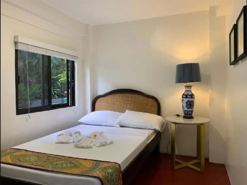 Courtyard Hotel 18/40