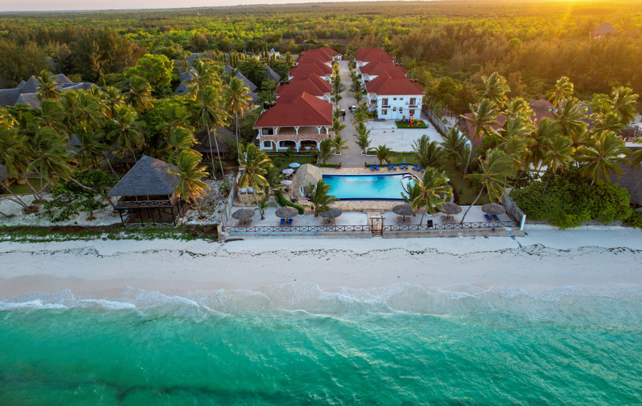 Sunny Palms Beach Bungalows 2/65