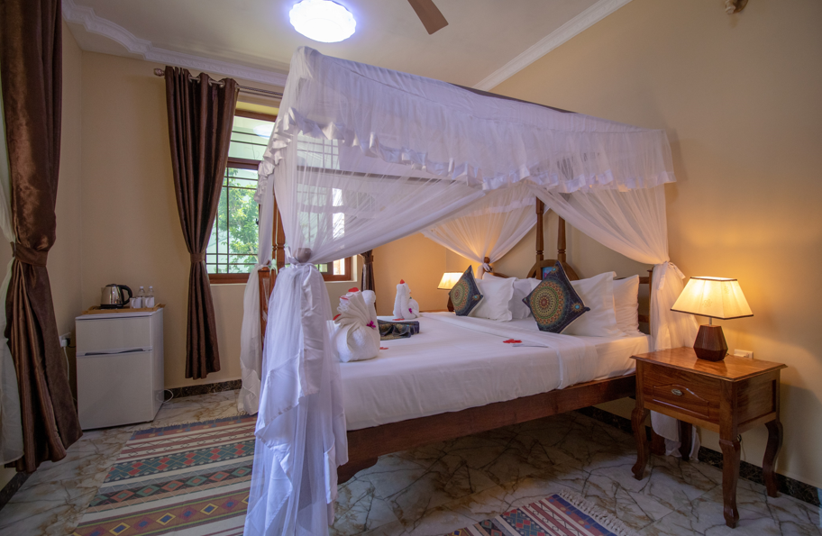 Sunny Palms Beach Bungalows 13/65
