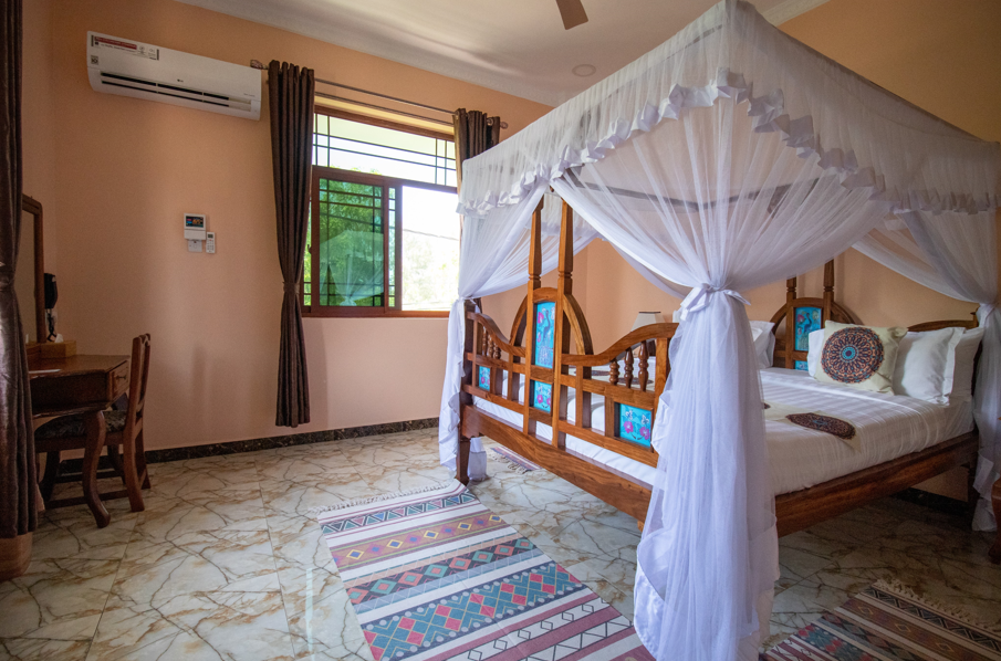 Sunny Palms Beach Bungalows 9/65