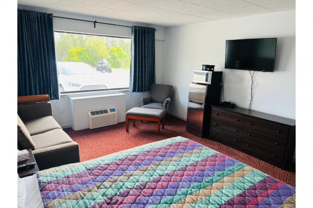 Lively Inn & Suites 17/61