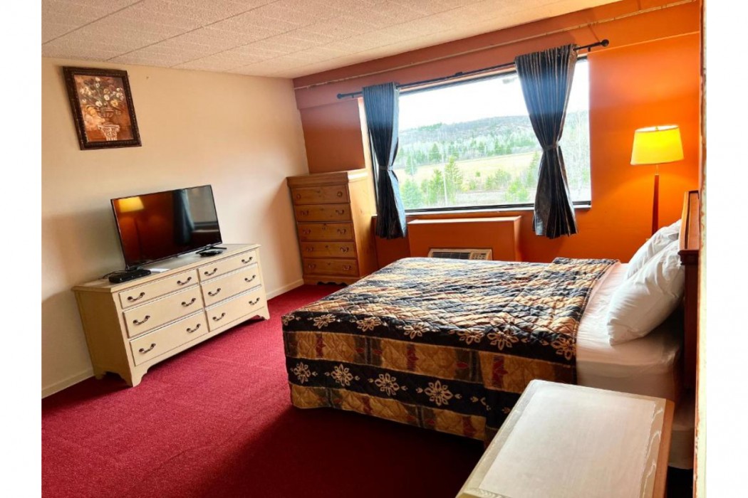 Lively Inn & Suites 11/61