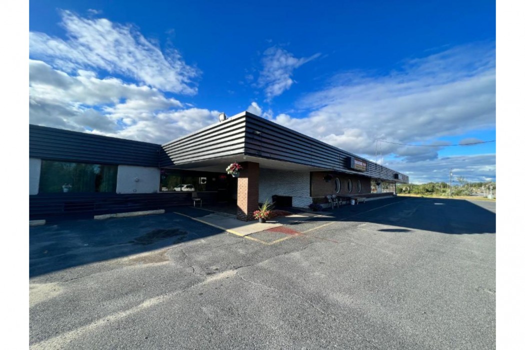 Lively Inn & Suites 1/61