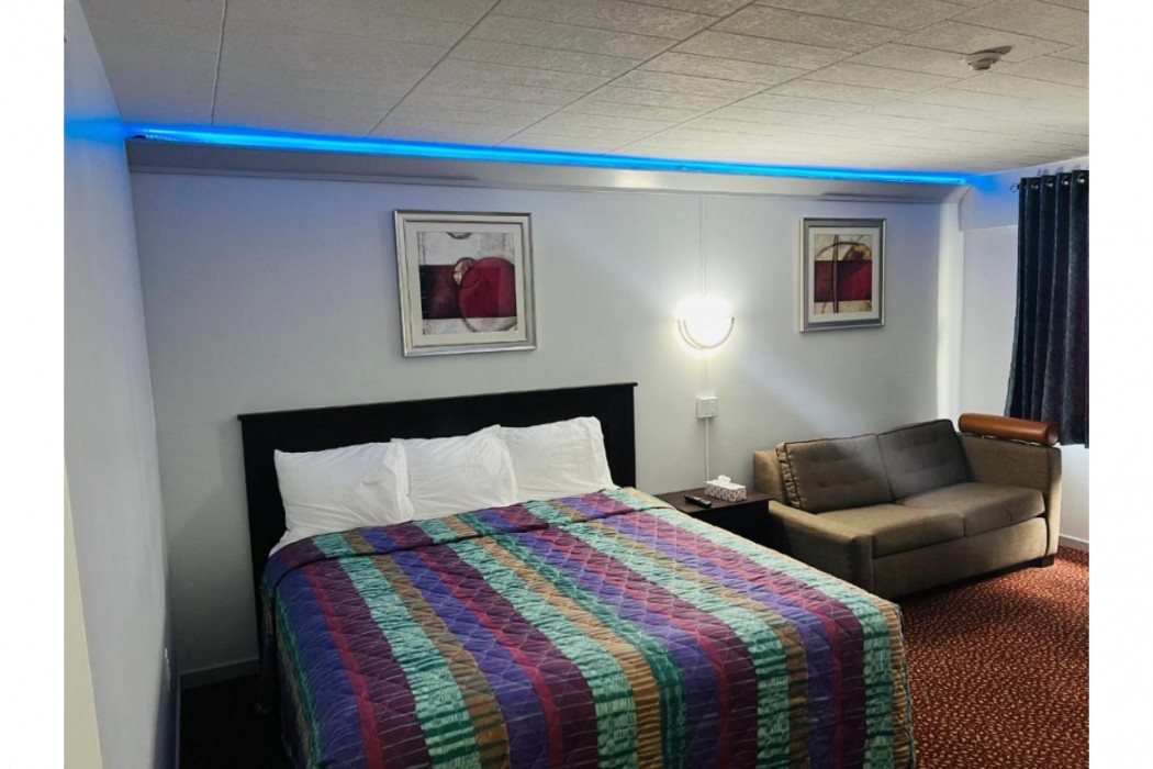 Lively Inn & Suites 19/61