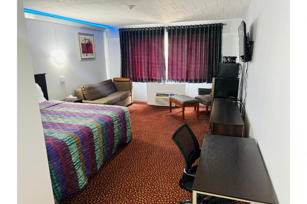 Lively Inn & Suites 15/61