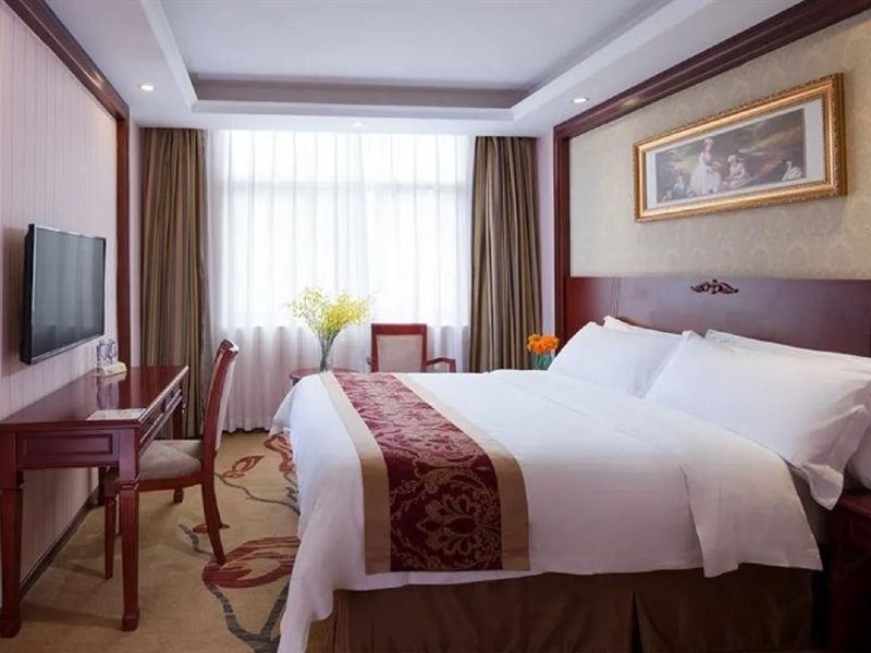 Vienna Hotel (Shenzhen Shiyan Shilong Community) 25/49