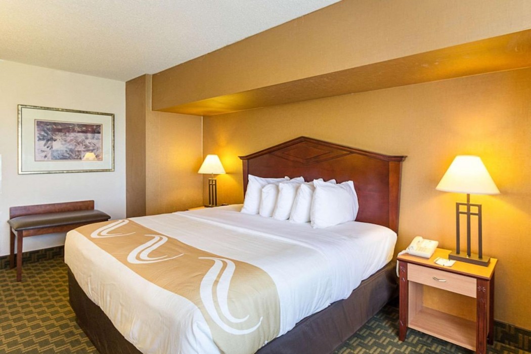 Quality Inn Fairmont 10/28
