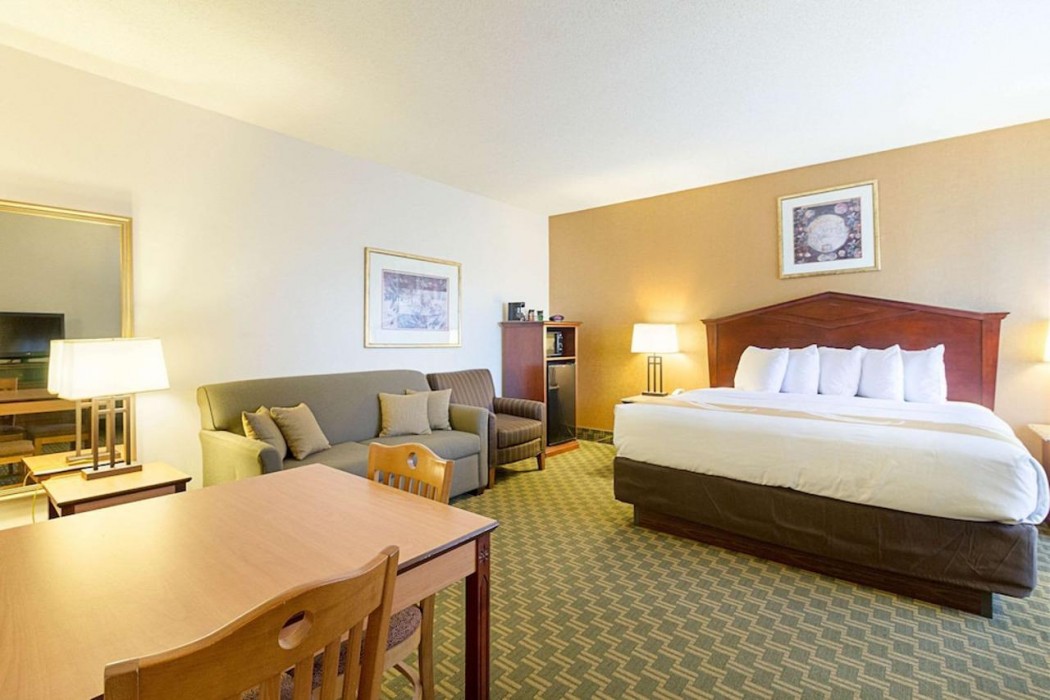 Quality Inn Fairmont 12/28
