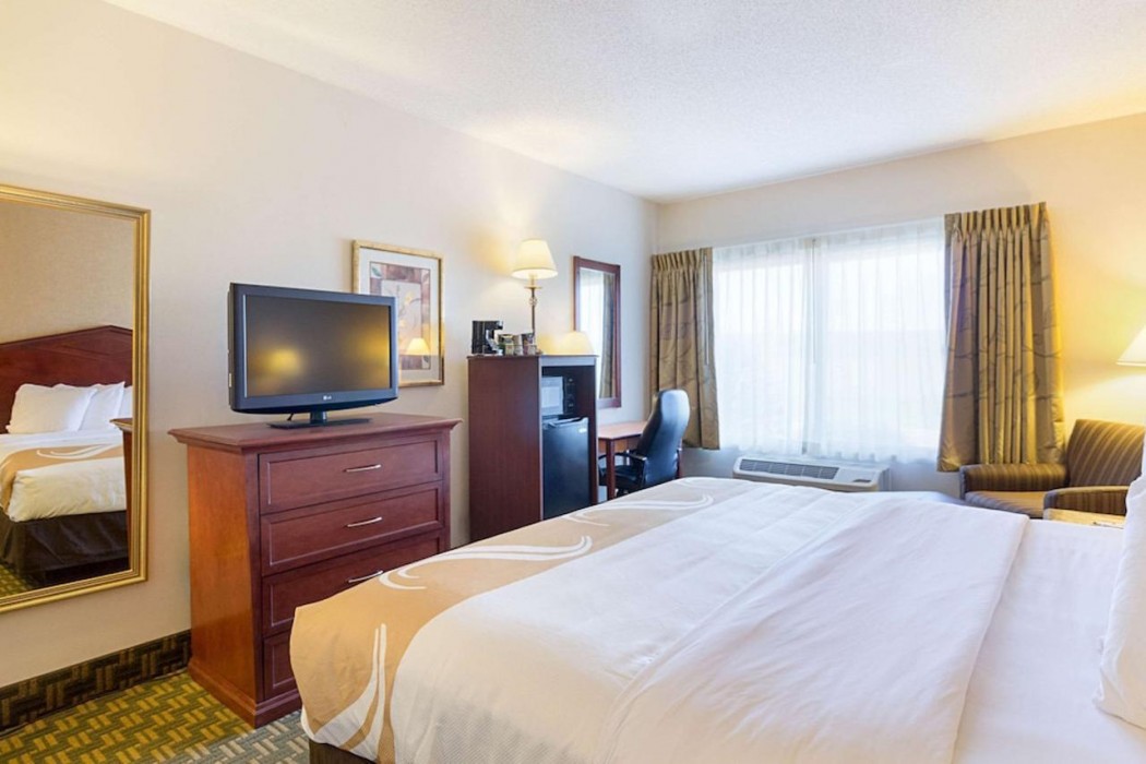Quality Inn Fairmont 13/28