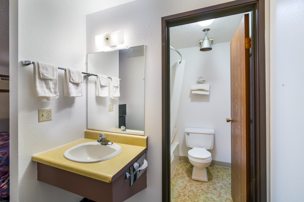Rodeway Inn Gateway to Medora T-Roosevelt & Makoshika State Park 16/26