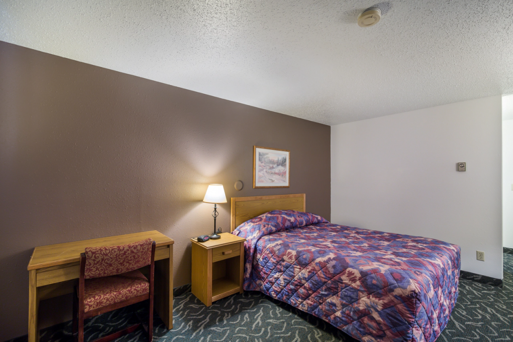 Rodeway Inn Gateway to Medora T-Roosevelt & Makoshika State Park 15/26