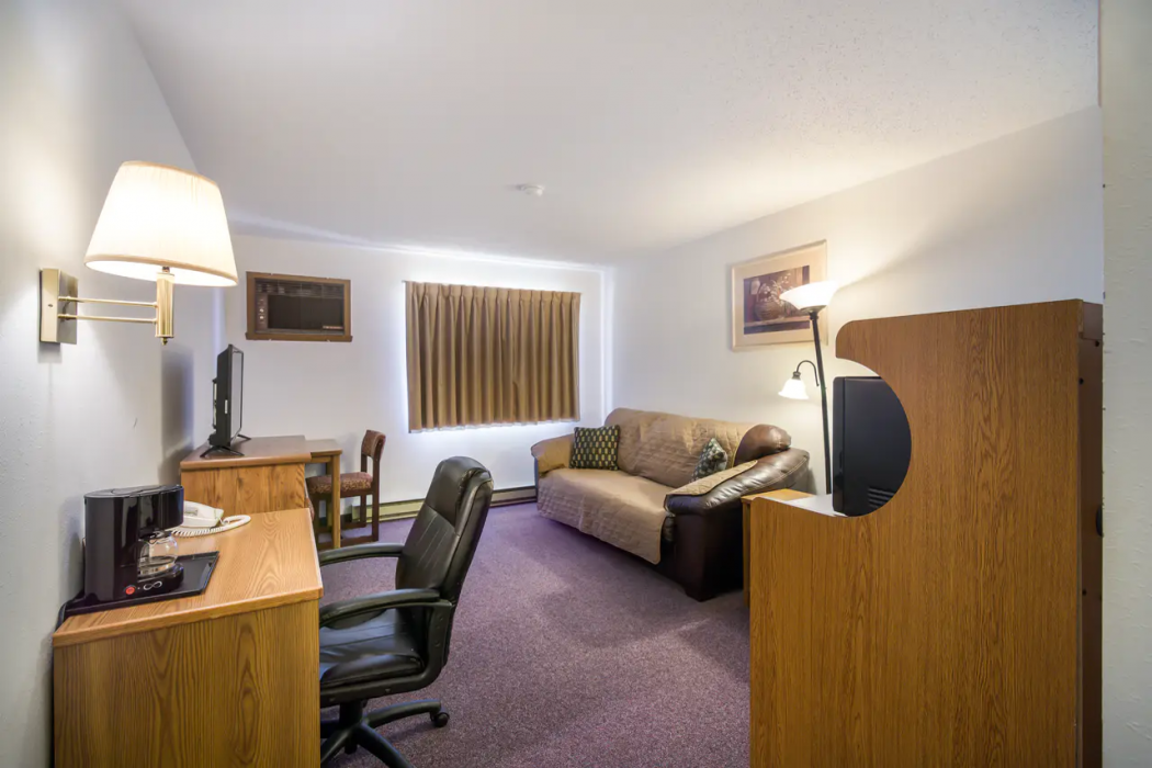 Rodeway Inn Gateway to Medora T-Roosevelt & Makoshika State Park 18/26