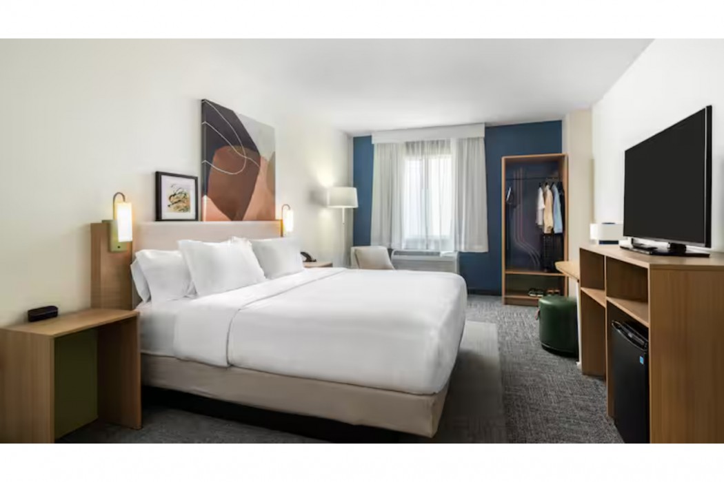 Spark by Hilton Evansville Downtown 5/18