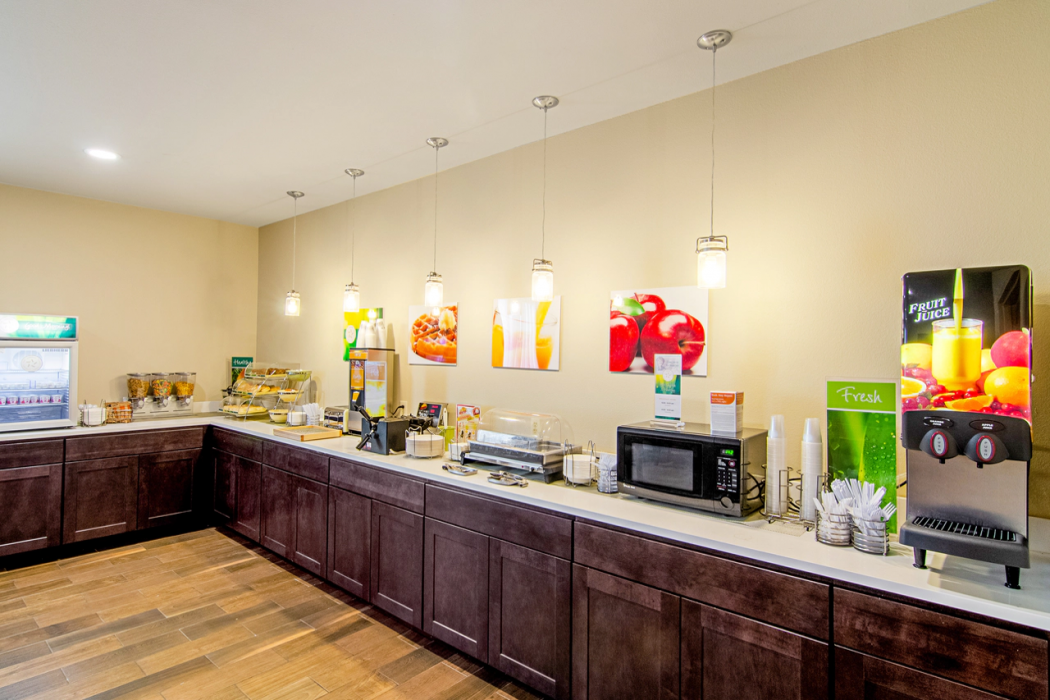 Quality Inn and Suites Near Tanger Outlet Mall 12/22
