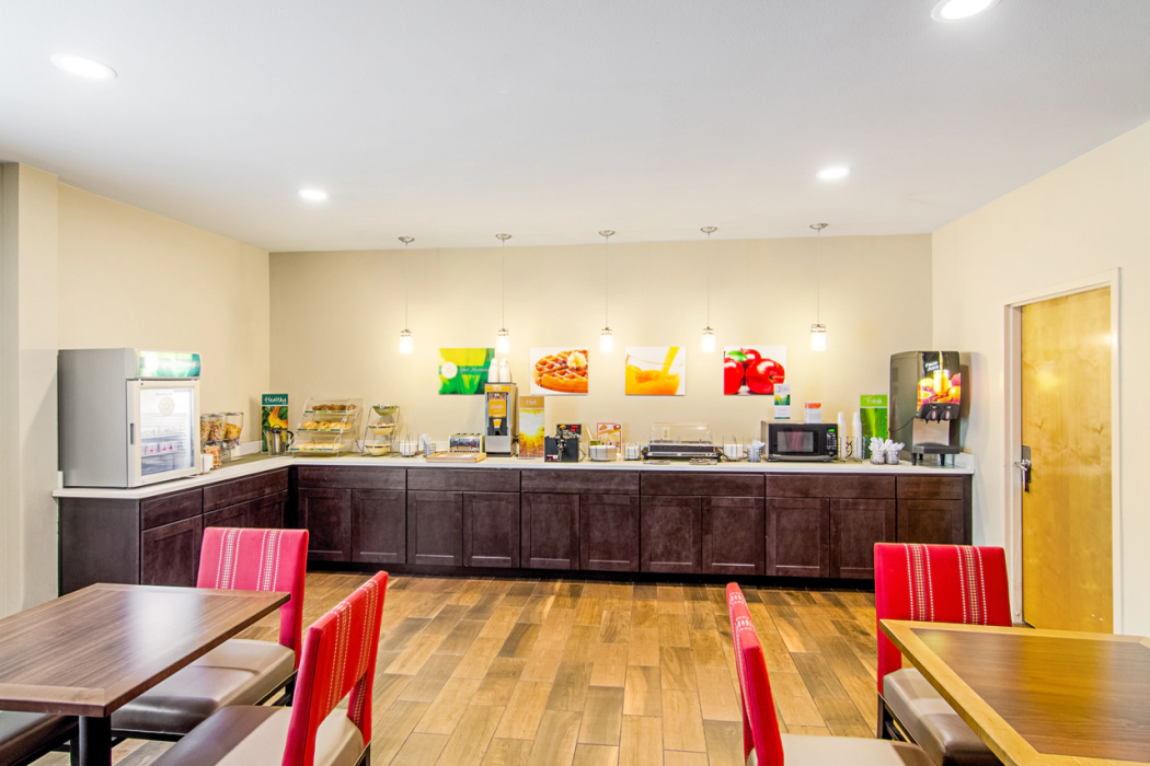 Quality Inn and Suites Near Tanger Outlet Mall 11/22