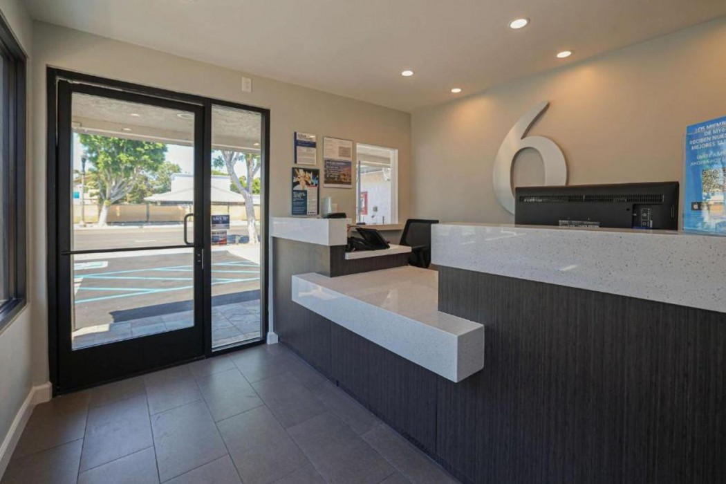 Lobby at Motel6 Tustin, CA – Orange County, Tustin - CA