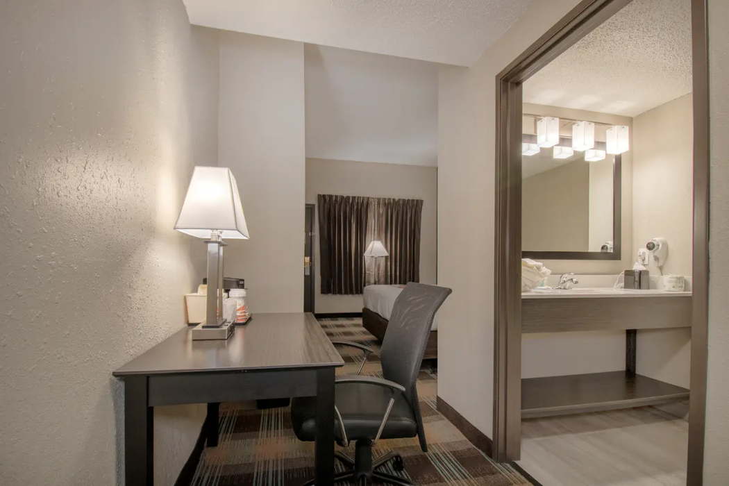 Quality Inn Roseville-Detroit North 4/5