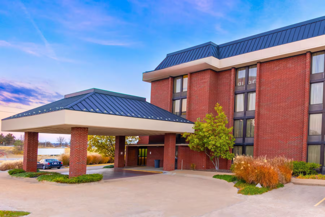 Heritage Inn & Suites St. Louis/Fenton, Trademark by Wyndham 2/60