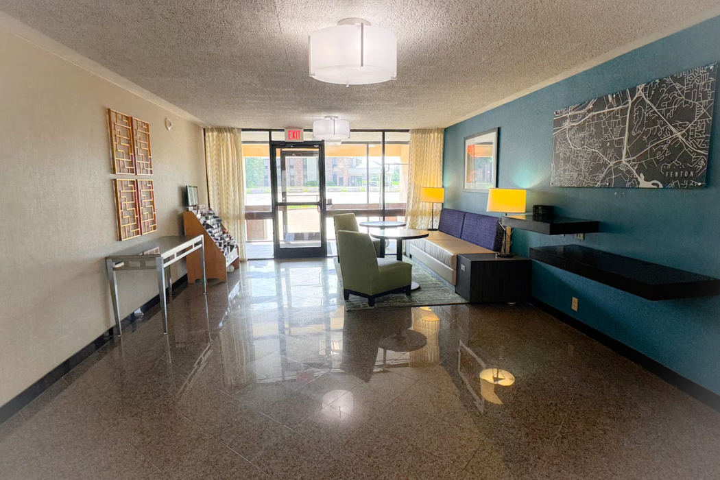 Heritage Inn & Suites St. Louis/Fenton, Trademark by Wyndham 8/60