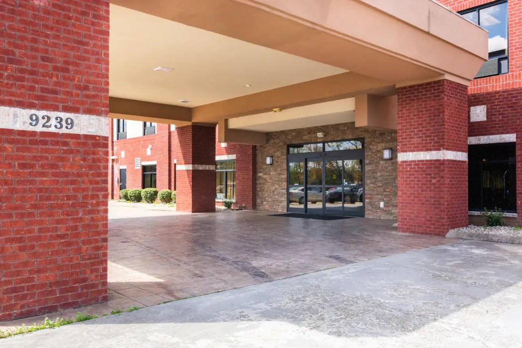 Portland Inn & Suites Portland, TN 2/35