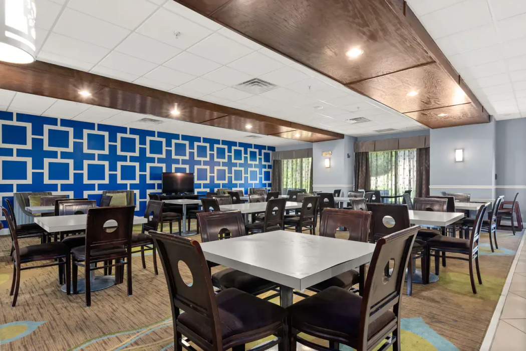 Portland Inn & Suites Portland, TN 26/35