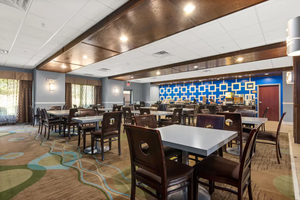 Portland Inn & Suites Portland, TN 28/35