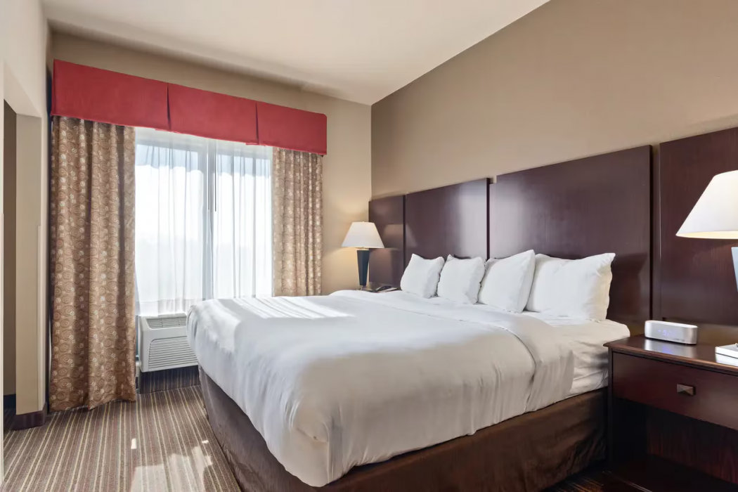 Portland Inn & Suites Portland, TN 23/35