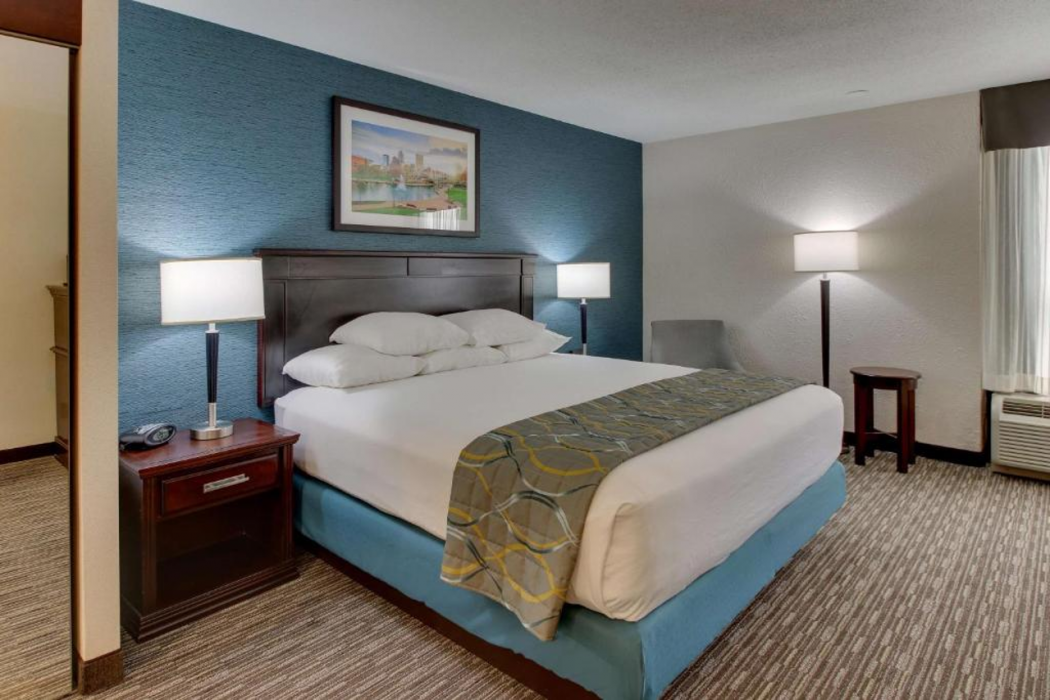 Best Western Plus Indianapolis North at Pyramids 12/29