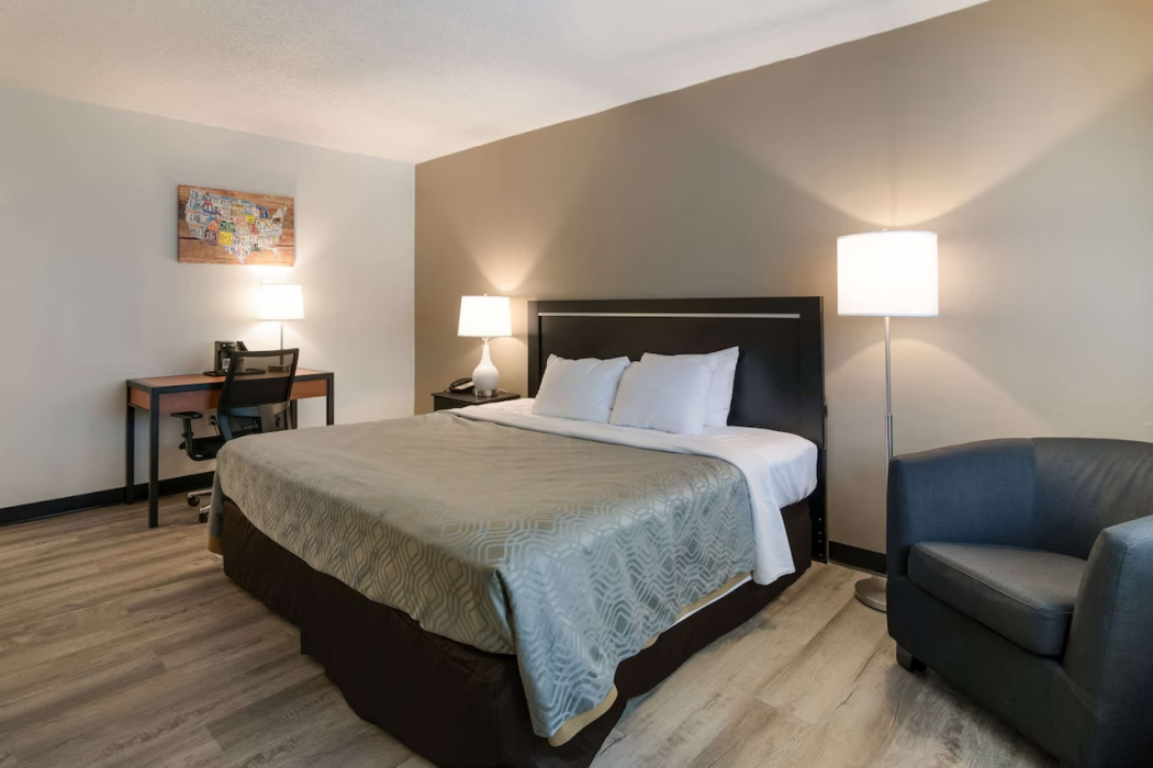 Econo Lodge Auburn I-95 8/26