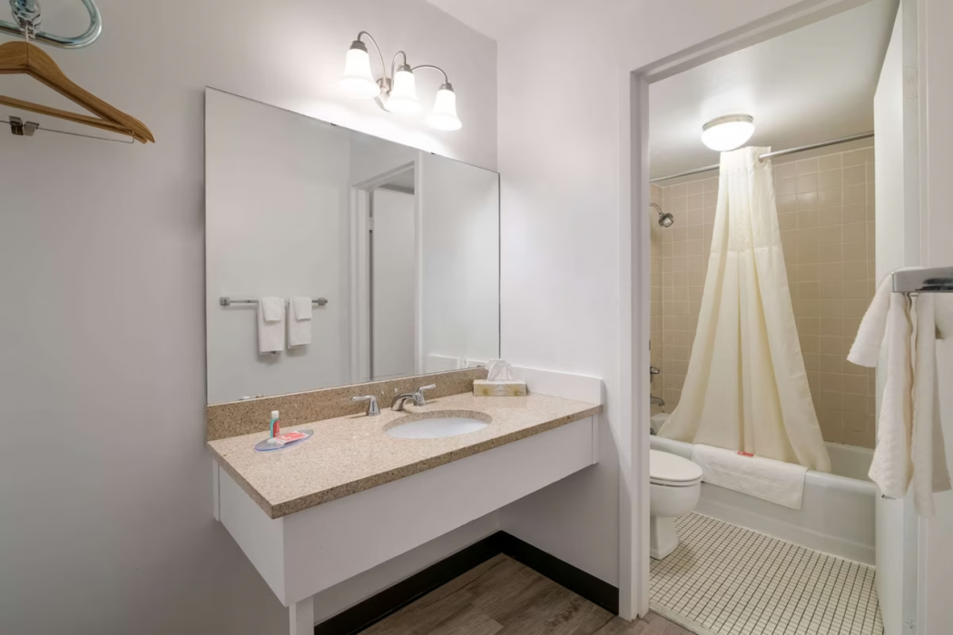 Econo Lodge Auburn I-95 7/26