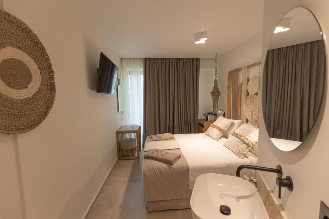 Cabana Blu Hotel and Suites 12/89