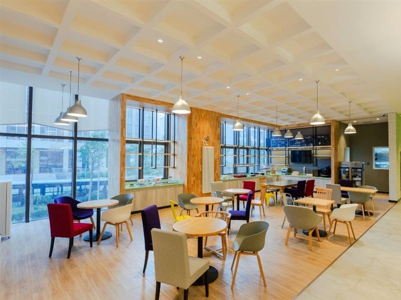 Campanile Hotel at Xining Railway Station 20/46