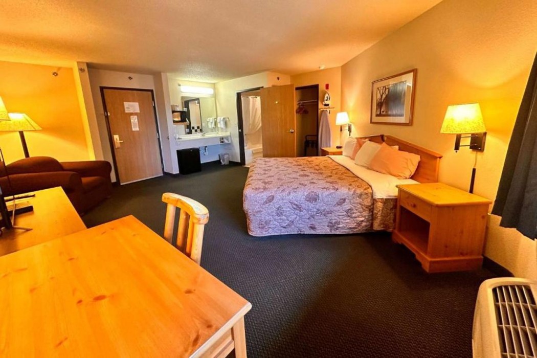 Shell Lake Lodge, a Travelodge by Wyndham 16/55