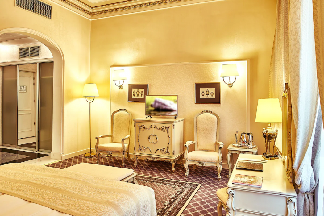 Grand Hotel Continental 11/19