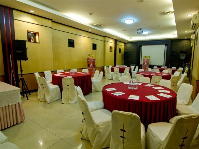 Puri Perdana Hotel & Convention Hall 27/57