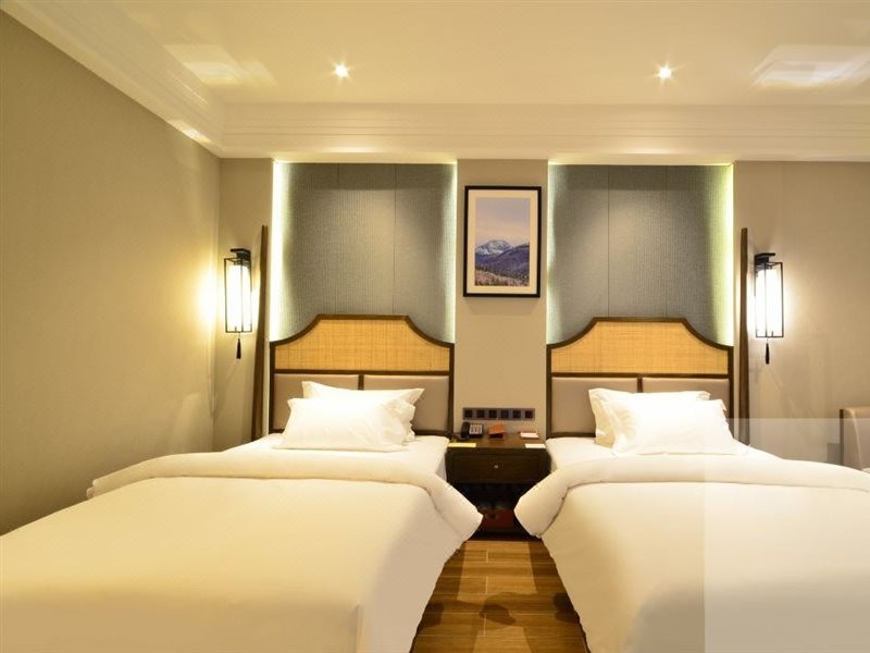 Metropolo Jinjiang Hotel ((Shangri-La Songzanlin Temple) 31/60