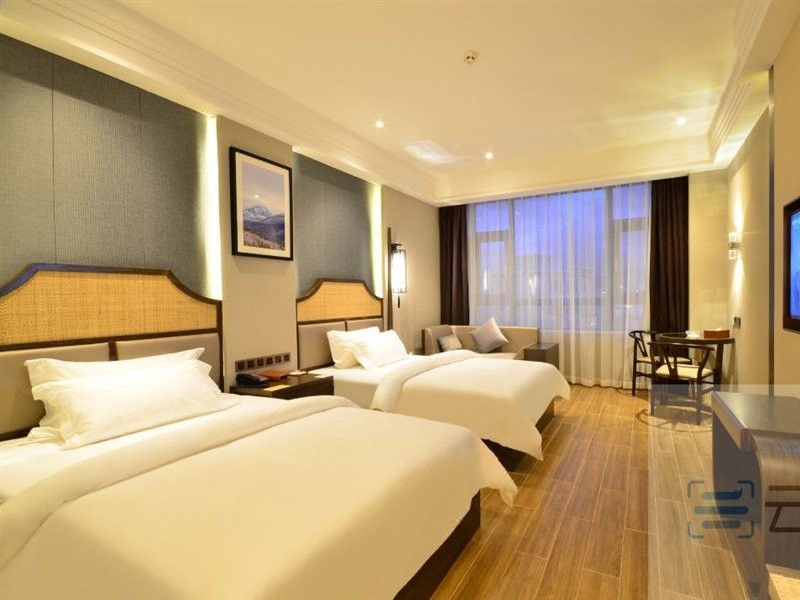 Metropolo Jinjiang Hotel ((Shangri-La Songzanlin Temple) 33/60