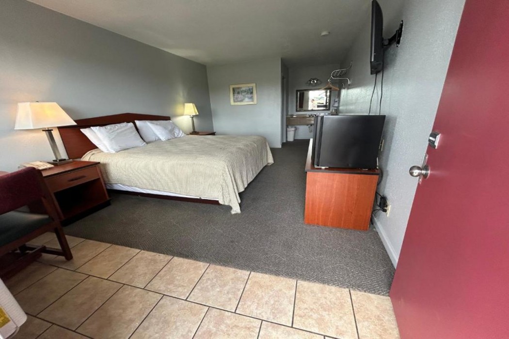 Capital O Aurora Inn Monett US 60 11/30