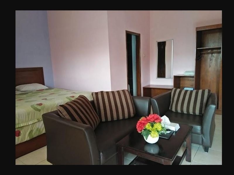Nirwarna Hotel Bojonegoro 13/24
