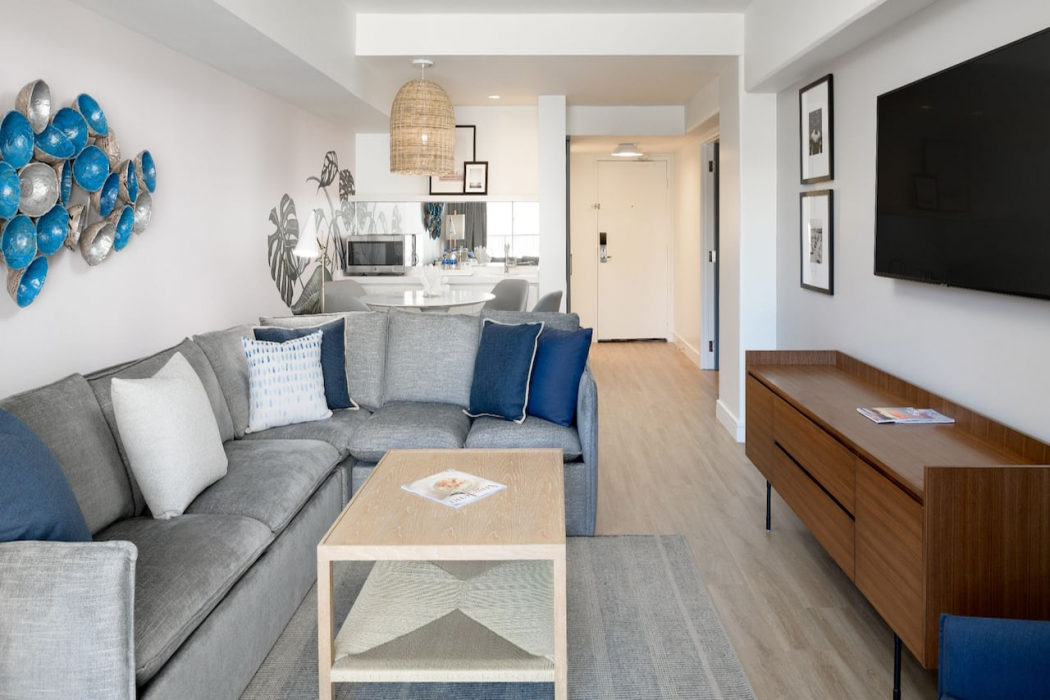 Hyatt Centric Delfina Santa Monica 13/65