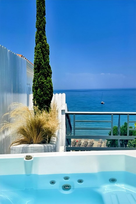 Panorama Suites And Spa 38/85