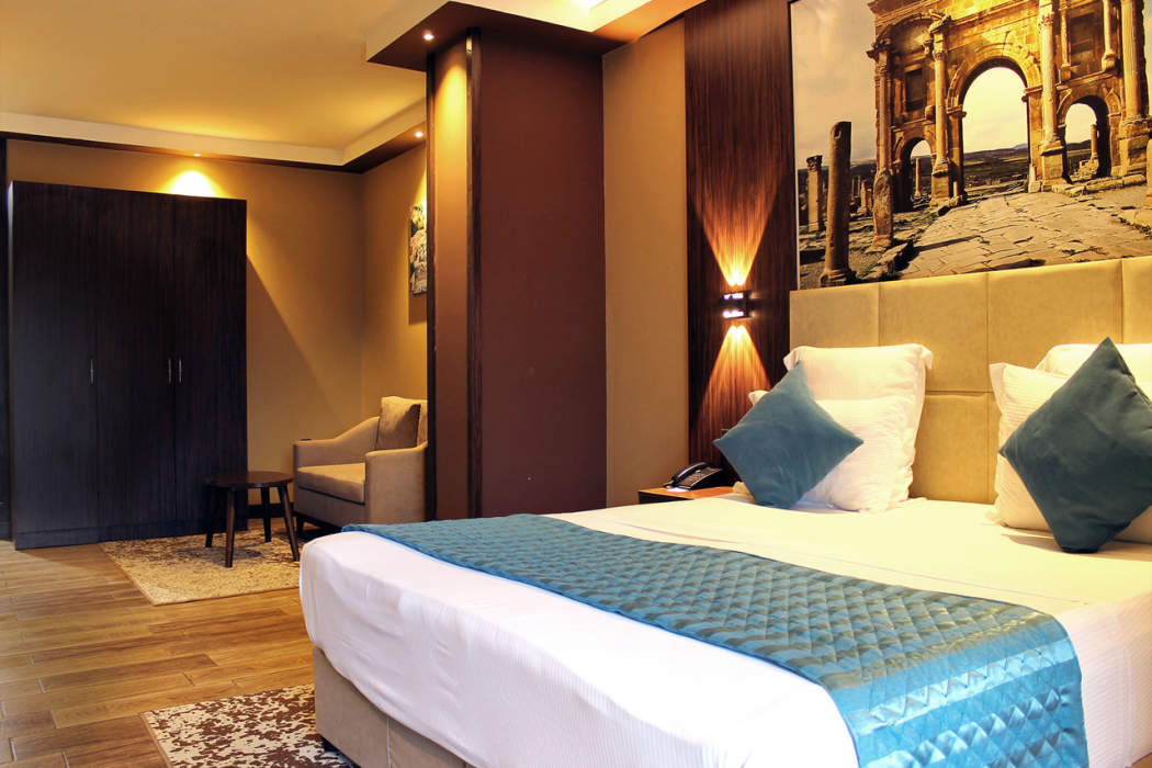 LB Suite Hotel 8/51