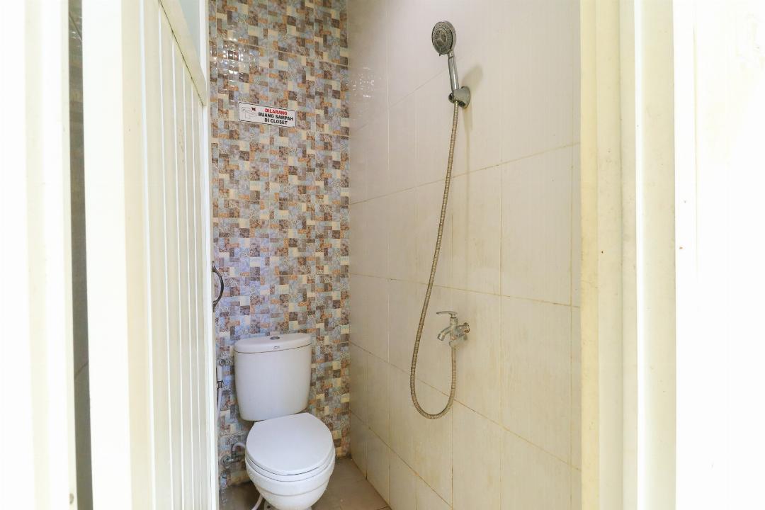 Standard Double Sharing Bathroom