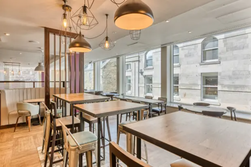 Premier Inn Edinburgh City Centre (Waverley) Hotel 23/34