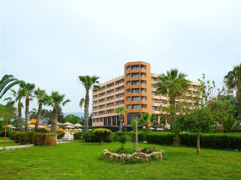 The Holiday Resort 2/54