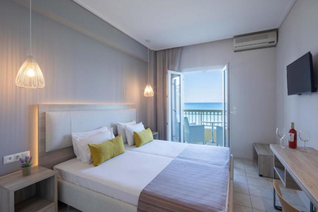 Rossis Beach Hotel 8/58