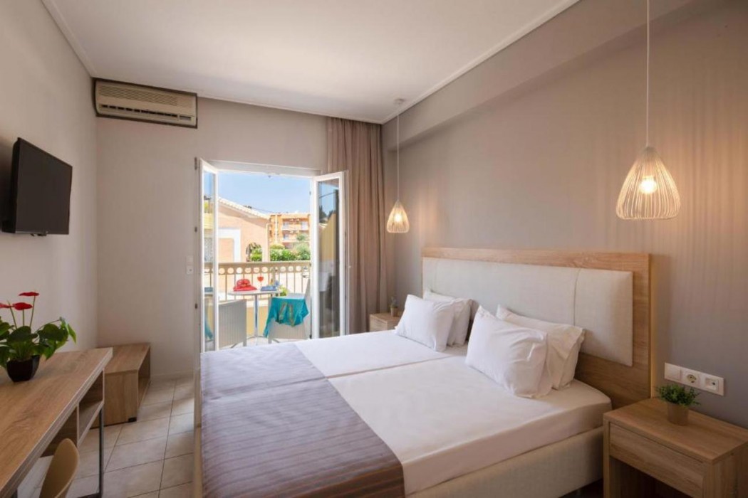 Rossis Beach Hotel 9/58