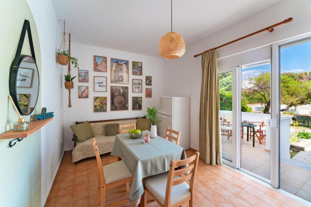 Tselios Apartments & Studios 8/27