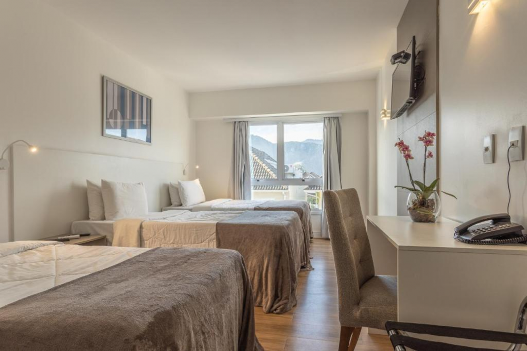 ATH Hotel - Americas Townhouse 6/14