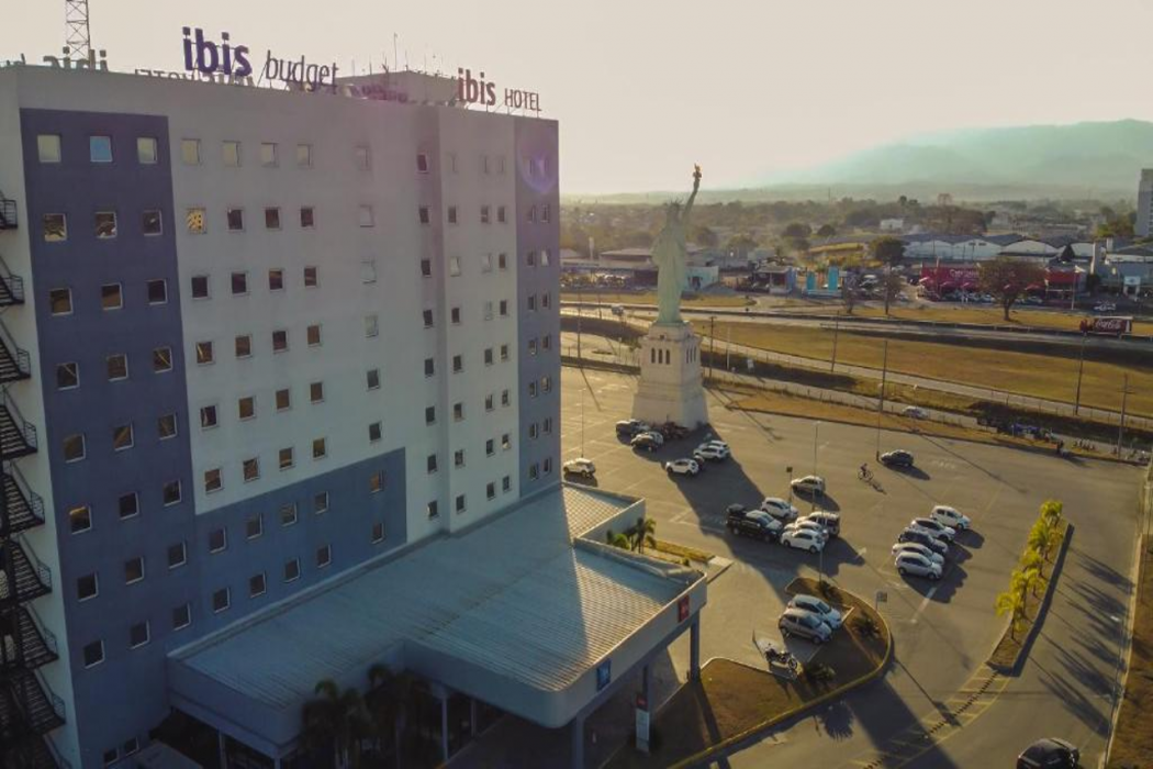 Ibis Lorena 3/61